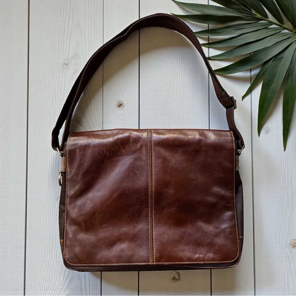 BOCONI Slim Mailbag Laptop Messenger Bag - RFID, Leather, Organizer Panels
